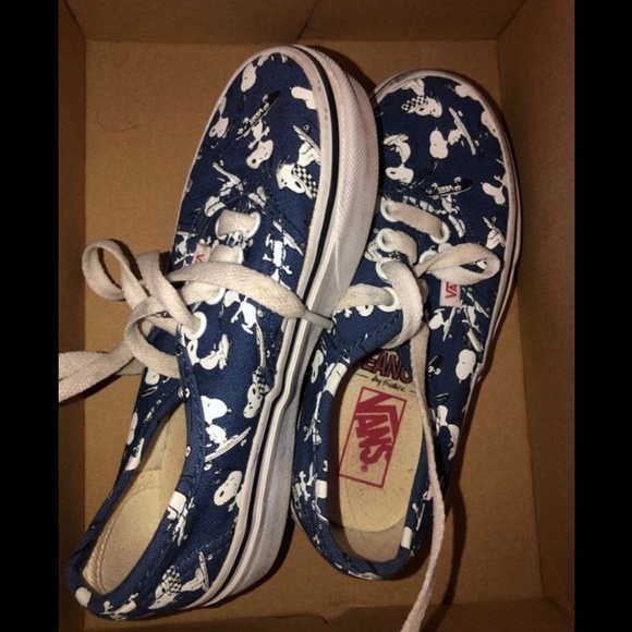 Blue vans snoopy vans are size 11